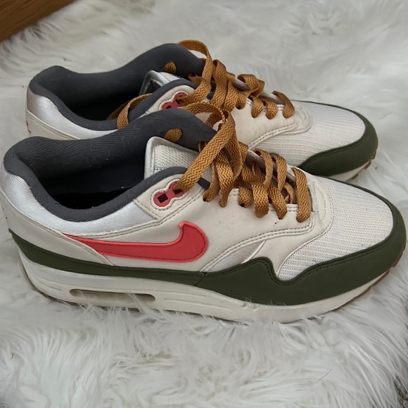 Nike Shoes - Nike air max